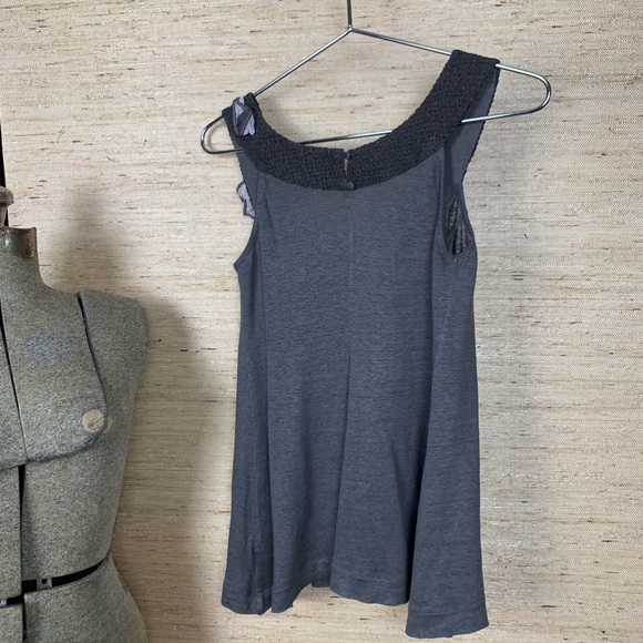 🍁Baraschi Gray/White Linen Floral Detail Tank Top - Picture 2 of 4